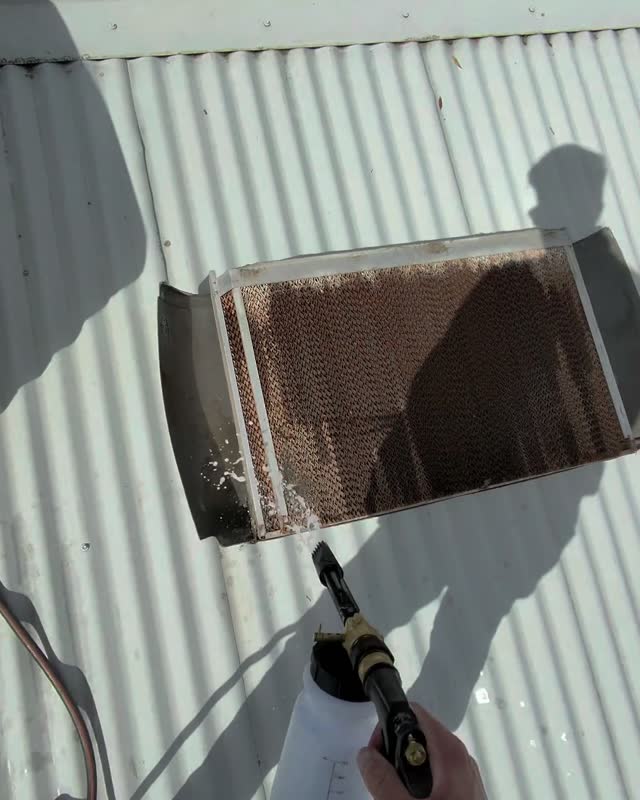 Deep foaming clean of a cooler pad
